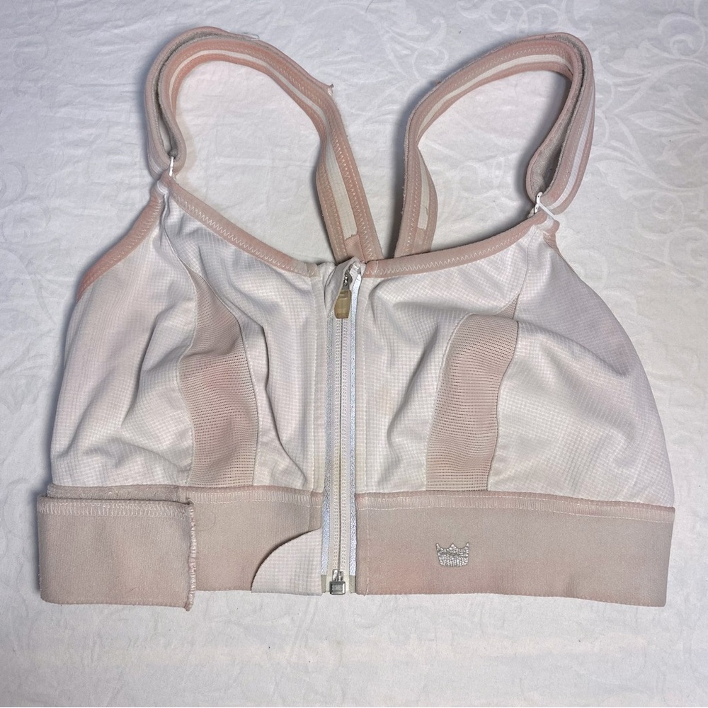 SHEFIT Ultimate Sports Bra in size Luxe (large) White, Tie Dyed in Great Shape